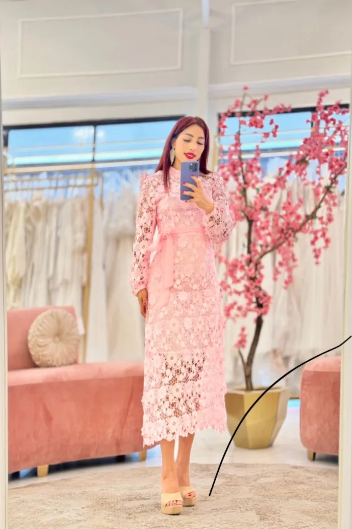 VESTIDO MIDI ENCAJE MANGA LARGA ROSA