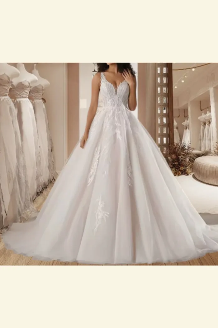Vestido de novia corte princesa escote en v encaje en la parte de la espalda con botones
