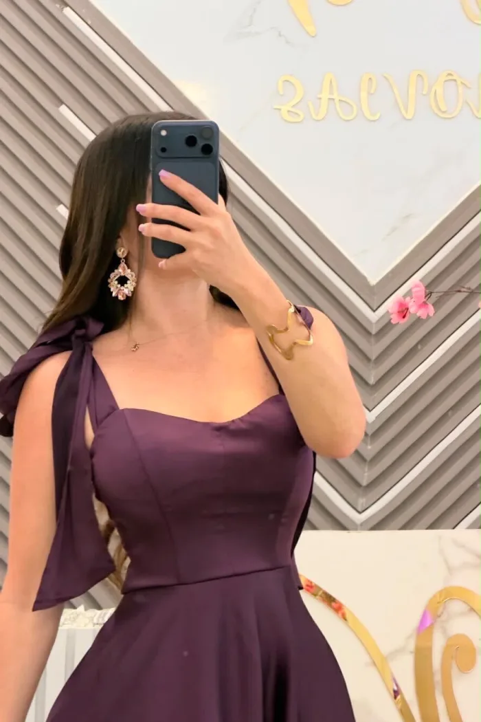 VESTIDO COLOR UVA CORTE MIDI