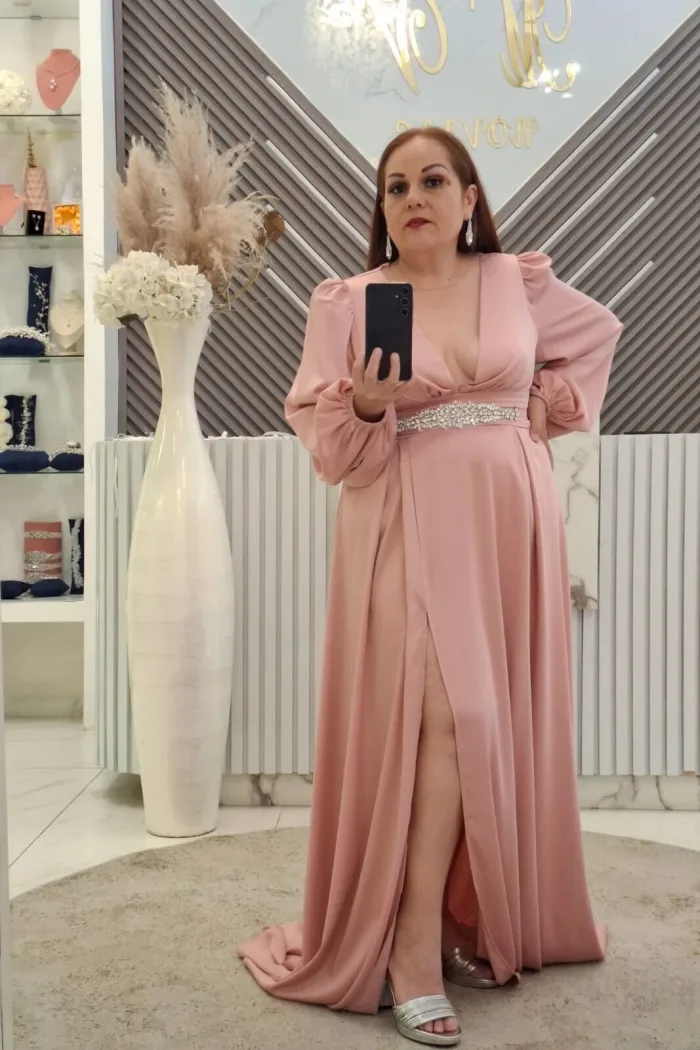 Vestido rosa con mangas en talla extra en chiffón