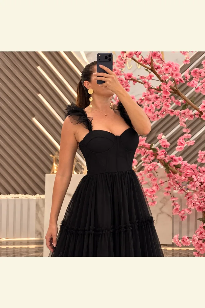 Vestido Midi, color negro en tul