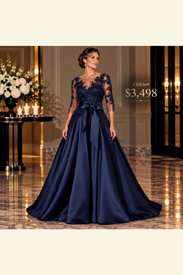 Vestido en azul marino con Mangas en línea a bordado