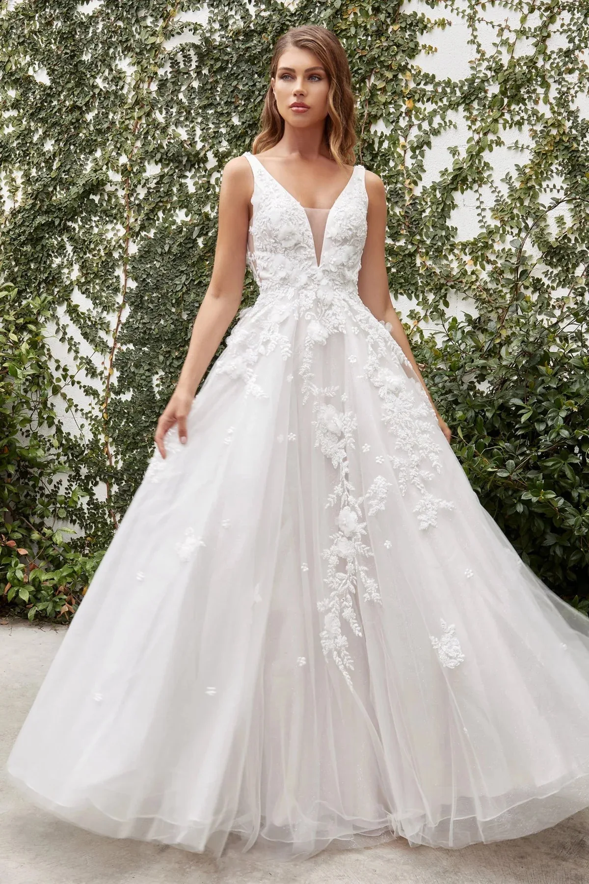 Vestido de novia en corte con aplicaciones en falda mod A1028W, vista 2