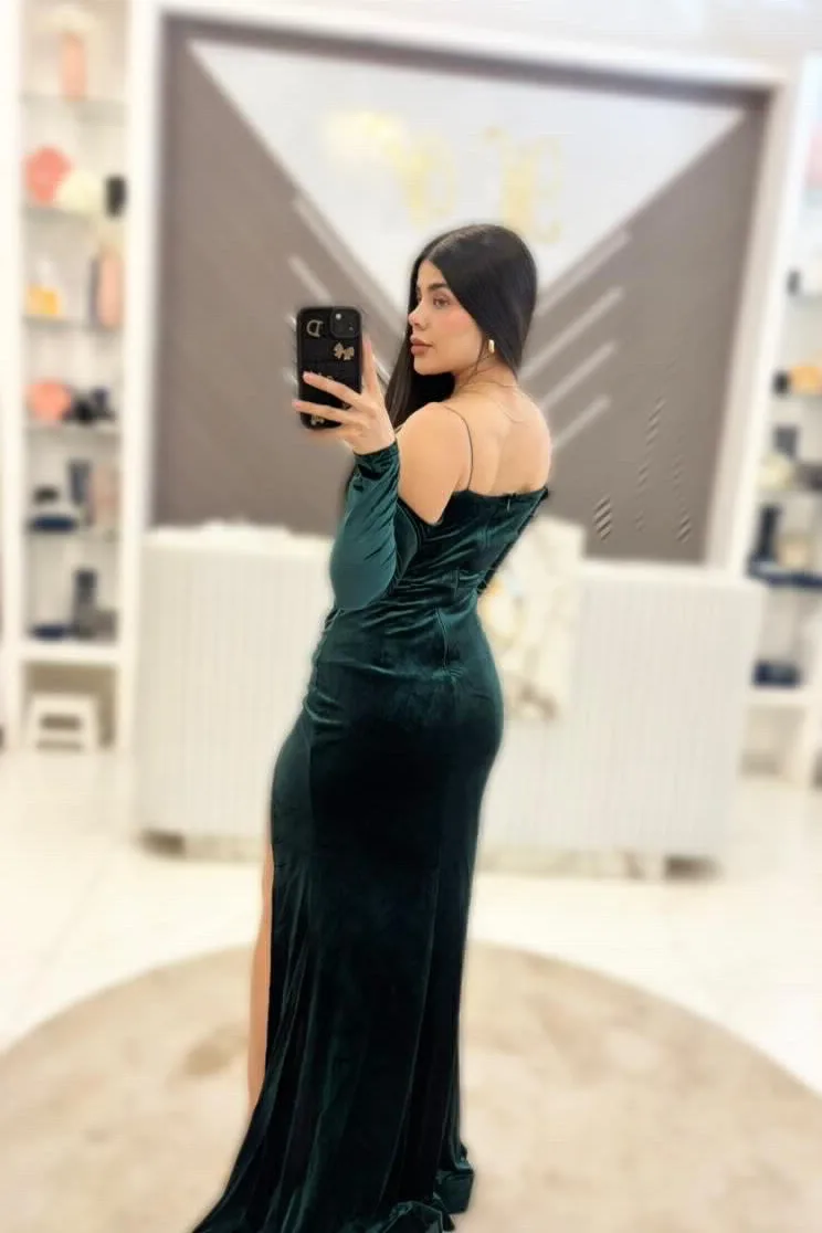 VESTIDO VERDE DE TERCIOPELO CON MANGAS, vista 2