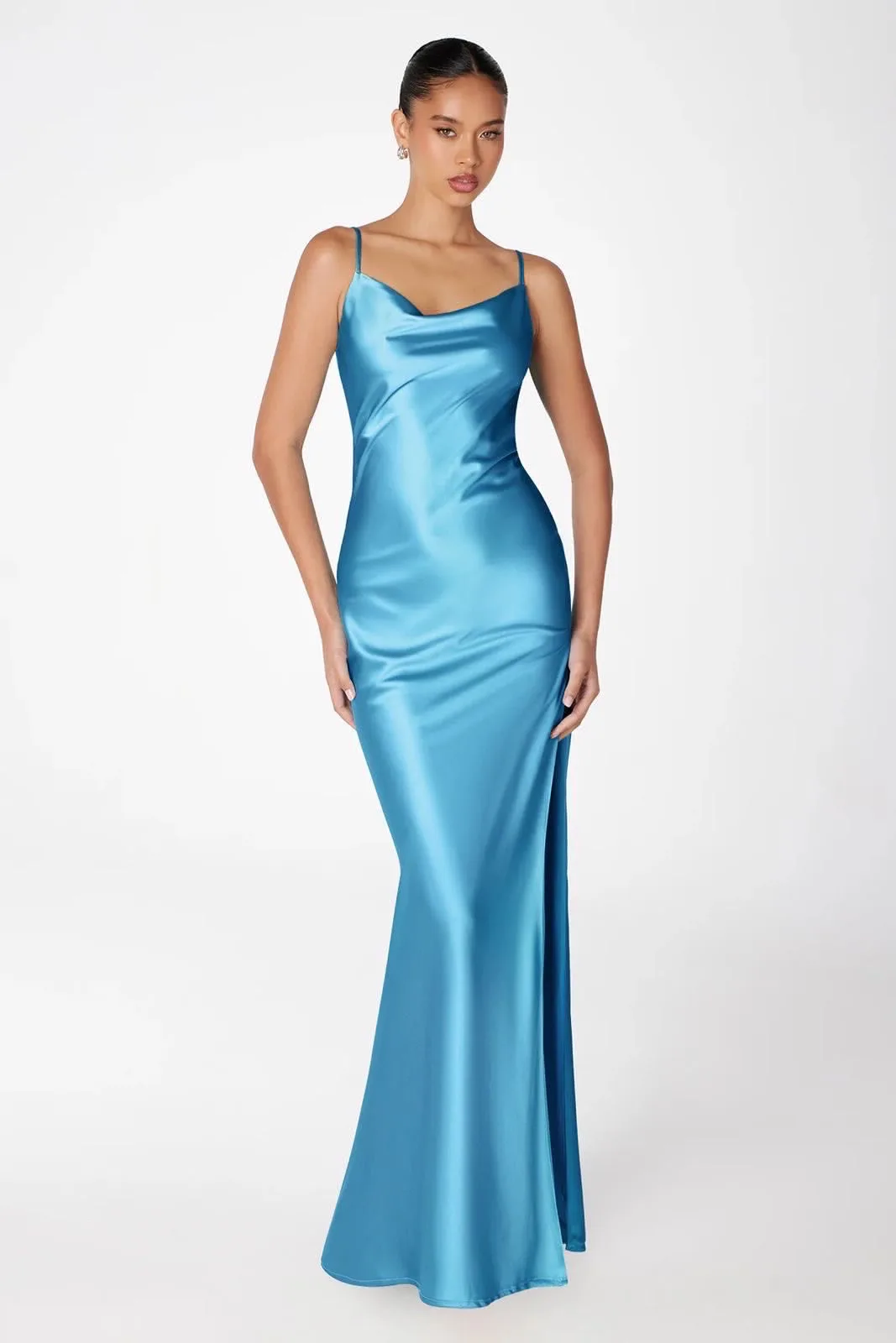 VESTIDO AZUL DE SATIN CON TIRANTES