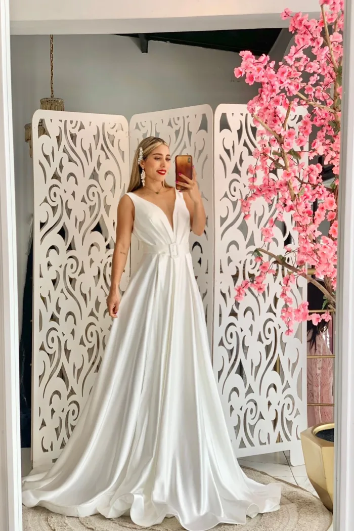 VESTIDO NOVIA RAZO CORTE A TIRANTE GRUESO ESCOTE EN V CON CINTO