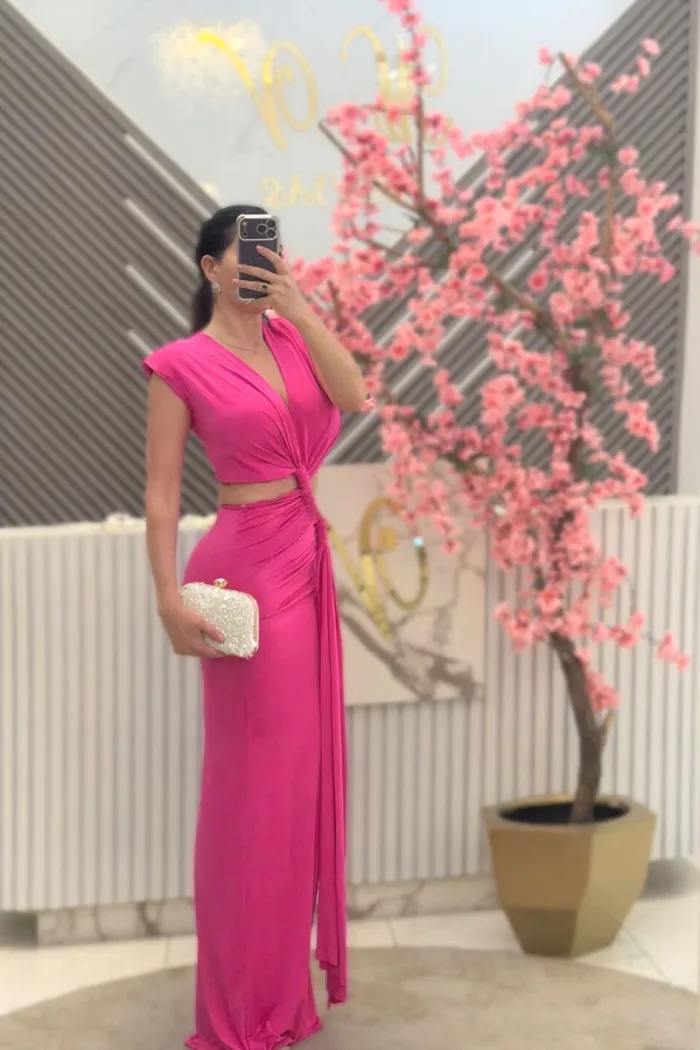 VESTIDO COLOR FIUSHA CON ESCOTE