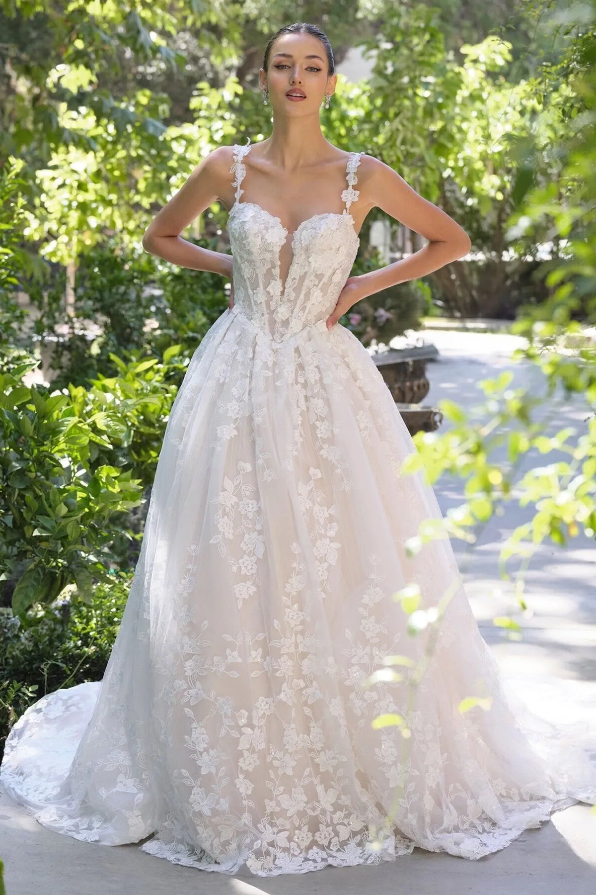 VESTIDO DE NOVIA CORTE PRINCESA BORDADO EN FLORES MOD. WL058