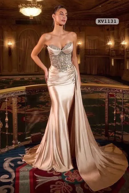 VESTIDO COLOR CHAMPAGNE GOLD CON ABERTURA EN LA PIERNA KV1131