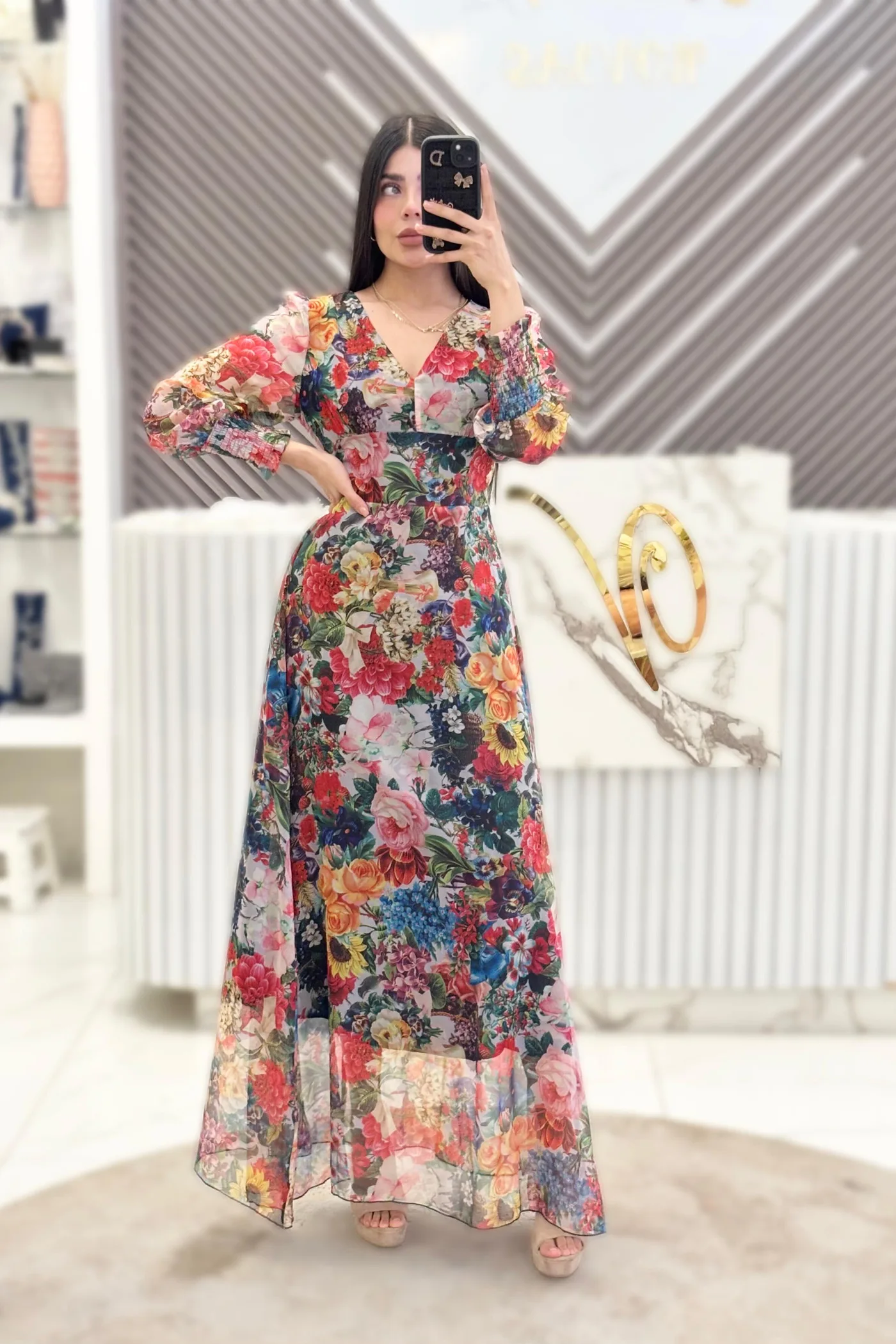 VESTIDO MIDI FLOREADO CON MANGAS