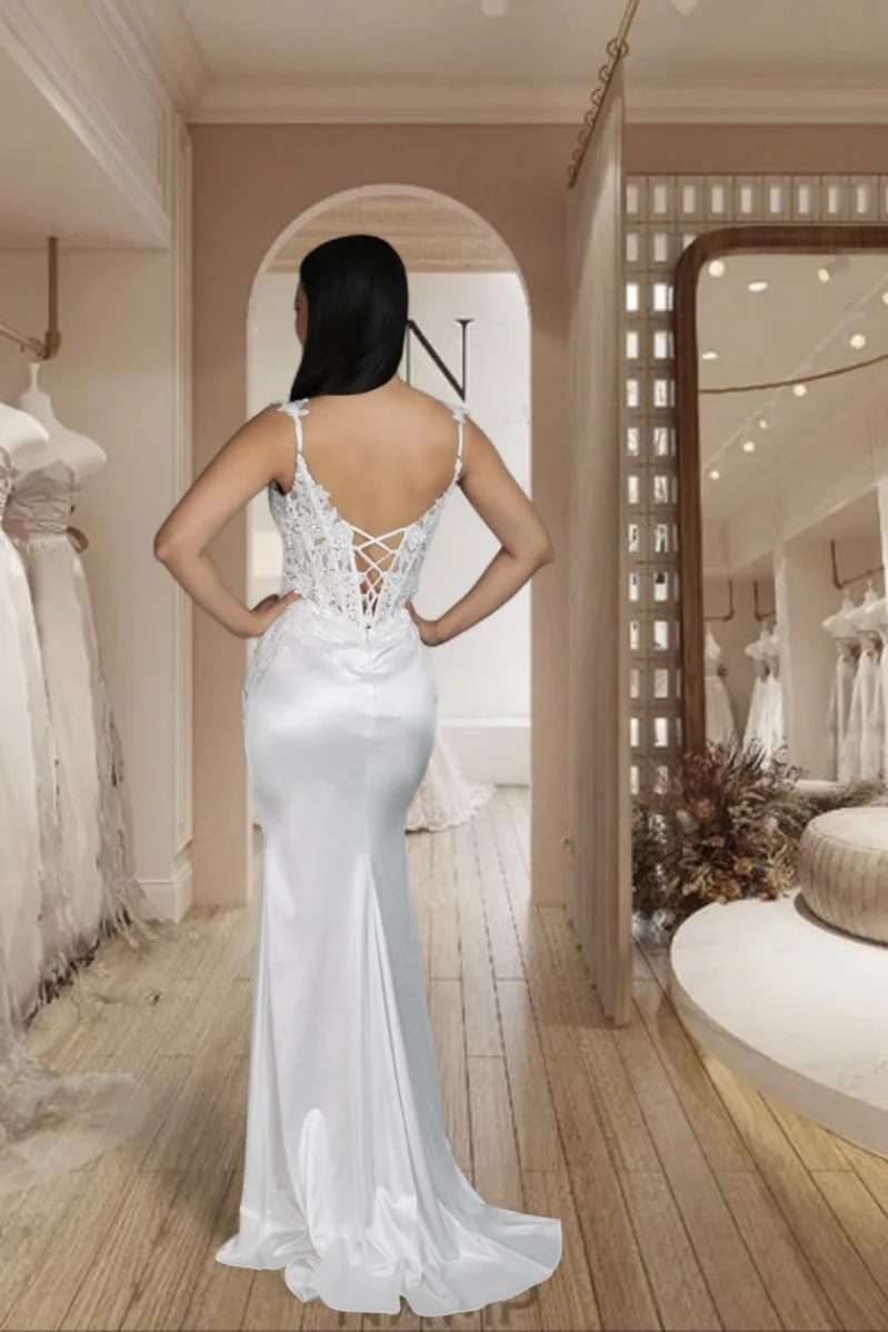 Vestido de novia con aplicaciones en la parte alta y tirantes con abertura en la pierna en satina, vista 2