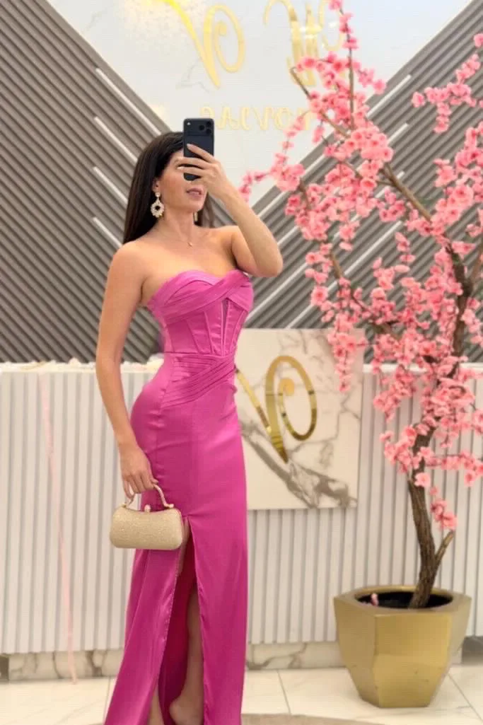 VESTIDO COLOR FIUSHA, STRAPLE CON ABERTURA EN LA PIERNA