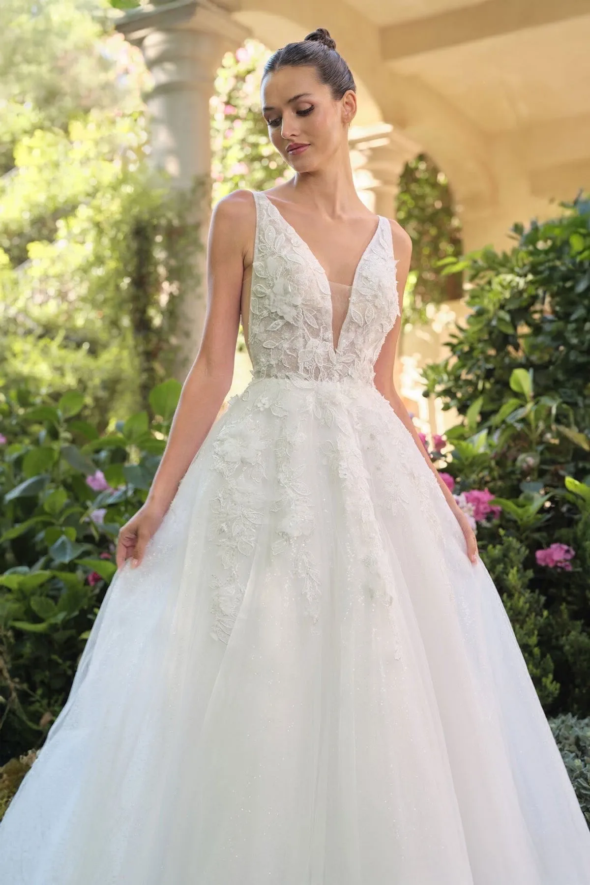 VESTIDO DE NOVIA CORTE EN A ESCOTE EN V MOD. WL064, vista 2