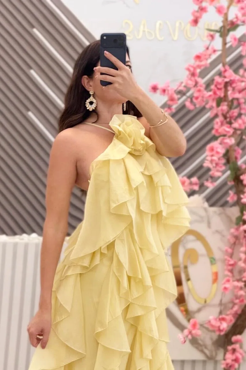 VESTIDO AMARILLO CON OLANES