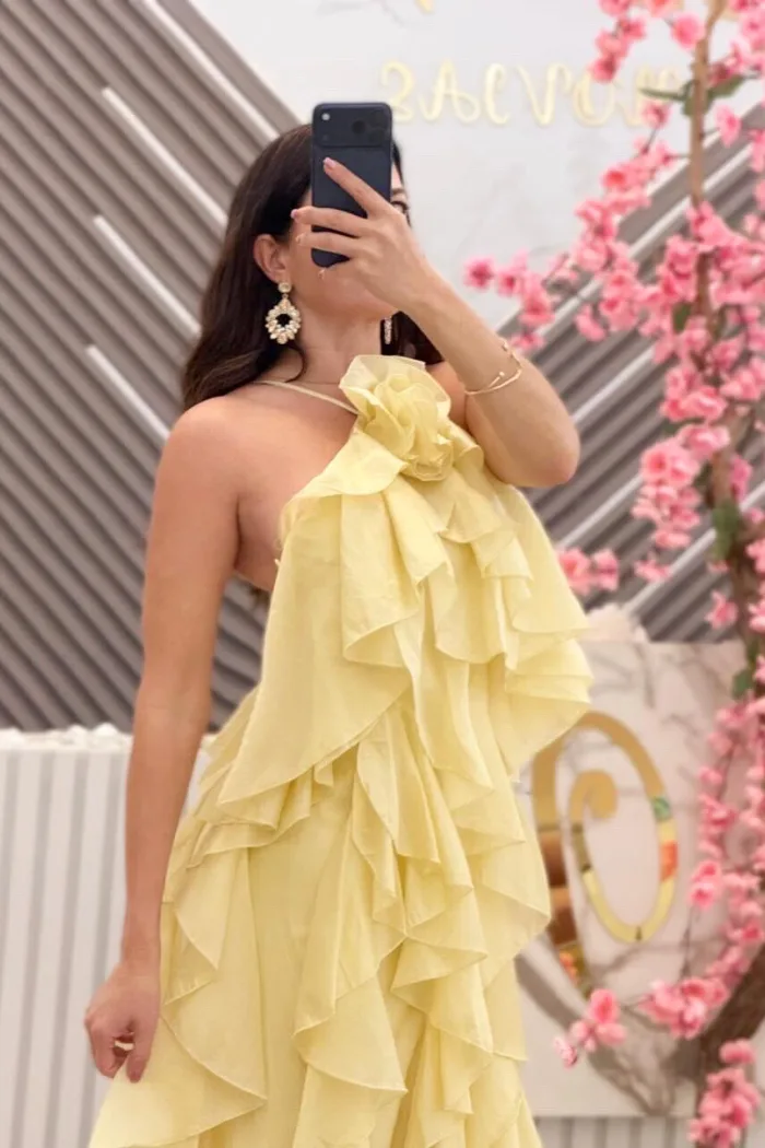 VESTIDO AMARILLO CON OLANES