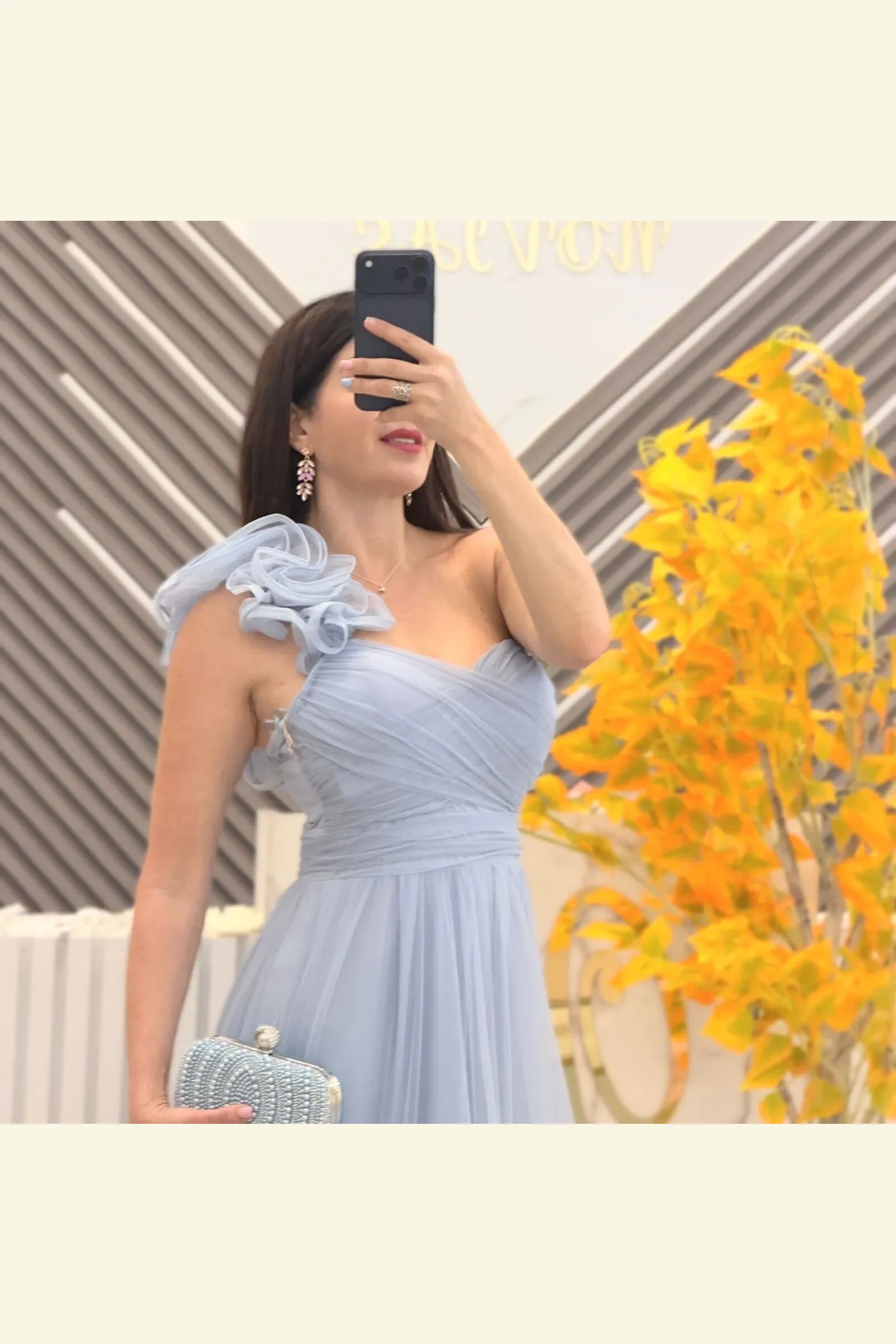 VESTIDO DE TUL COLOR AZUL CON OLAN EN HOMBRO, vista 2