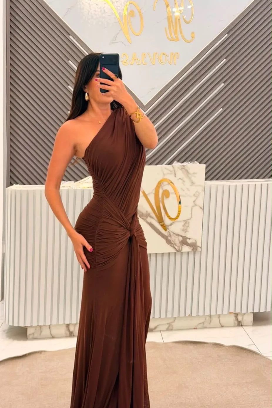 VESTIDO AJUSTADO DE UN HOMBRO COLOR CAFÉ, vista 2