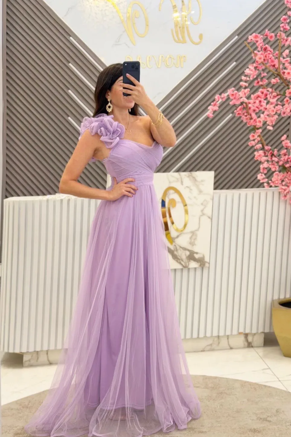 VESTIDO LILA DE TUL CON OLAN EN HOMBRO, vista 2