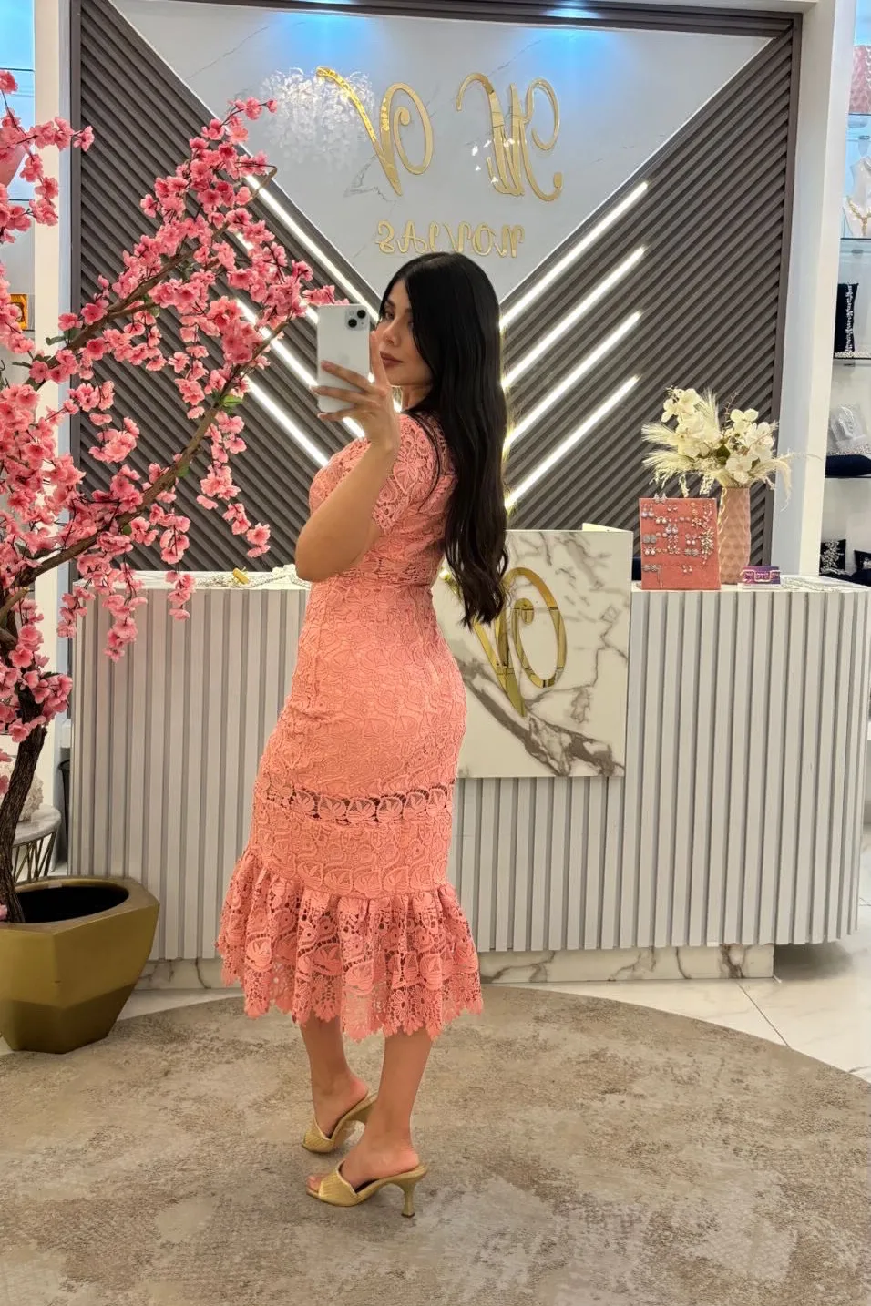 VESTIDO MIDI MANGA CORTA ENCAJE ROSA, vista 2
