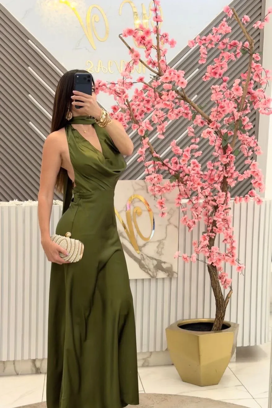VESTIDO DE SATIN HALTER COLOR VERDE OLIVO, vista 2