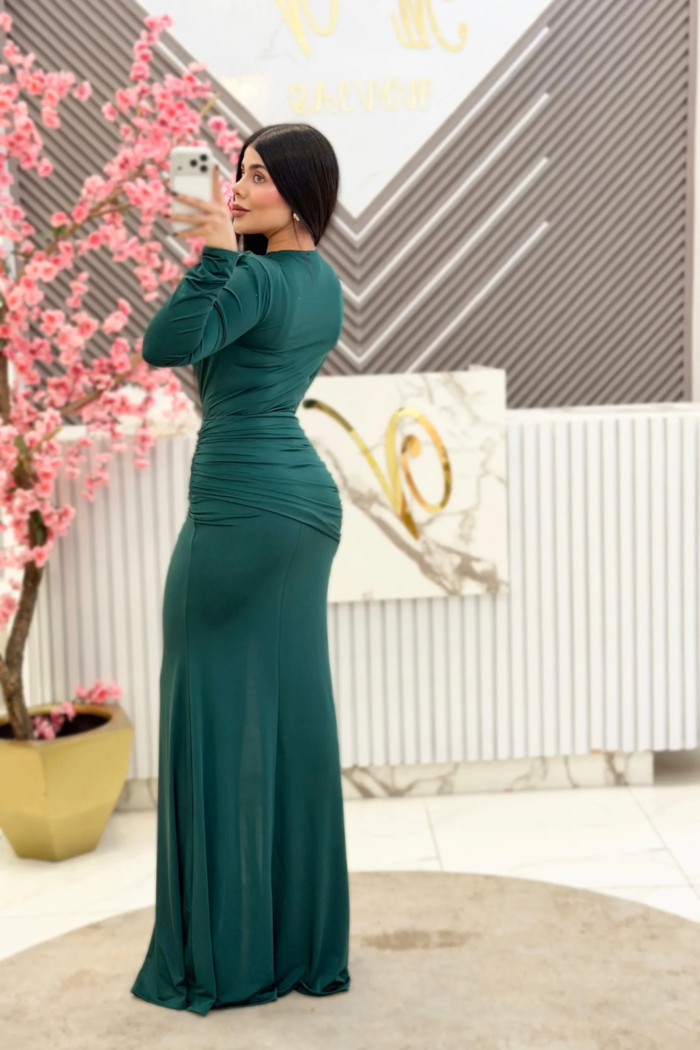 VESTIDO VERDE CON MANGAS Y ABERTURA EN LA PIERNA, vista 3