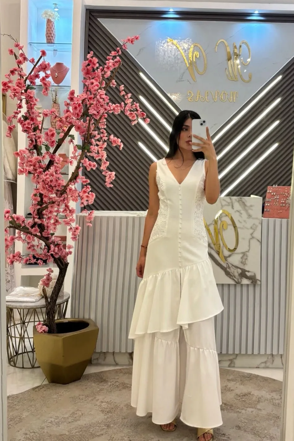 VESTIDO MIDI BLANCO ASIMÉTRICO PASTELONES ESCOTE EN V