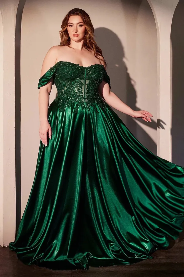 VESTIDO VERDE, CORTE A, CON MANGAS TIPO CAMPESINAS DESMONTABLES