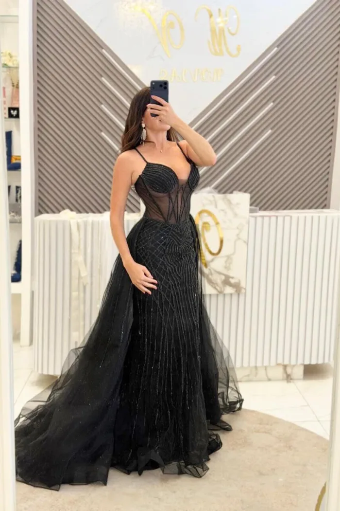 VESTIDO NEGRO CORTE SIRENA CON CAUDA